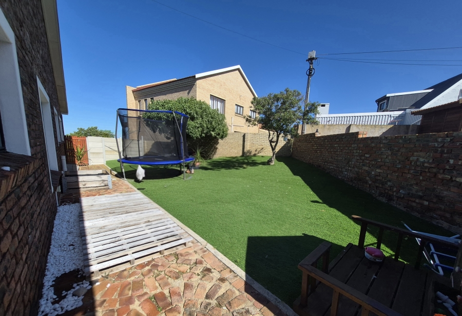 5 Bedroom Property for Sale in Dana Bay Western Cape